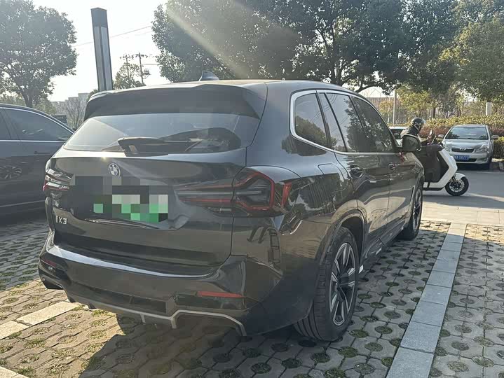 Фото 8 - BMW iX3