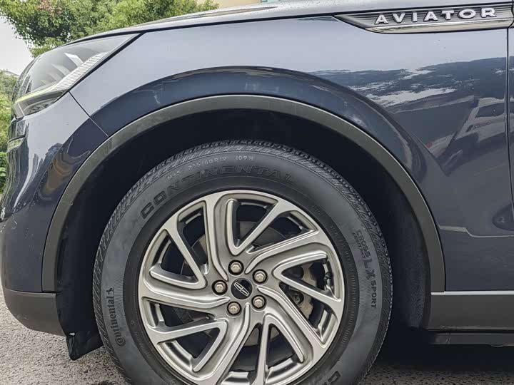 Фото 8 - Lincoln Aviator