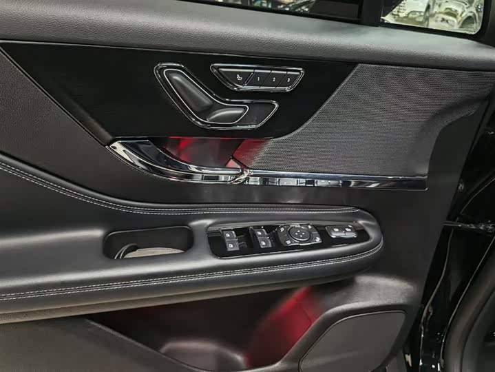 Фото 6 - Lincoln Corsair