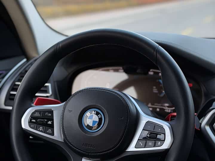 Фото 8 - BMW iX3