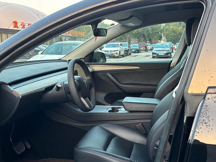 Фото 6 - Tesla Model Y