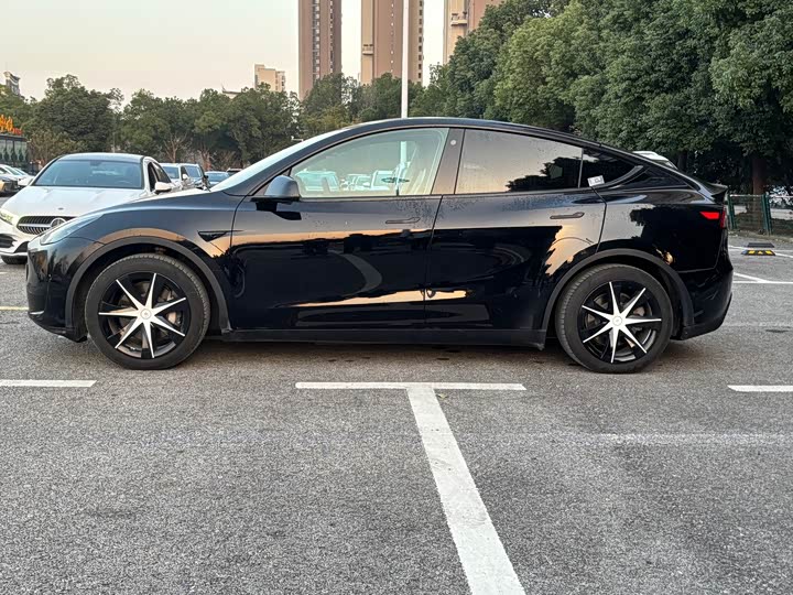 Фото 9 - Tesla Model Y