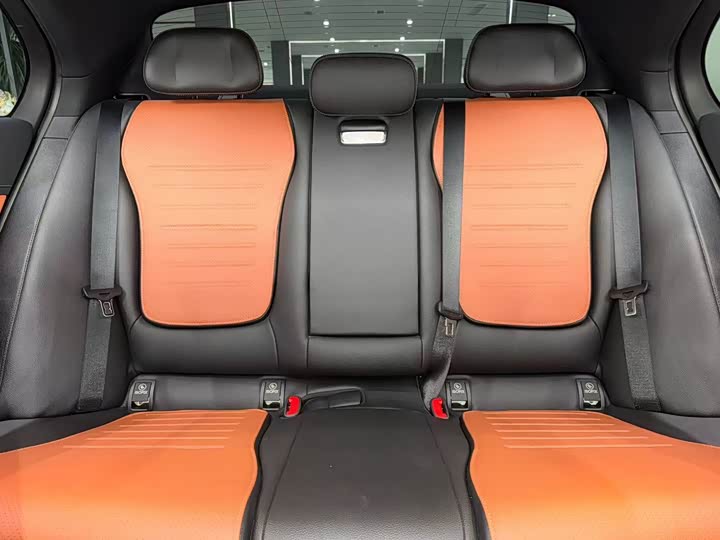 Фото 8 - Mercedes-Benz C-Class