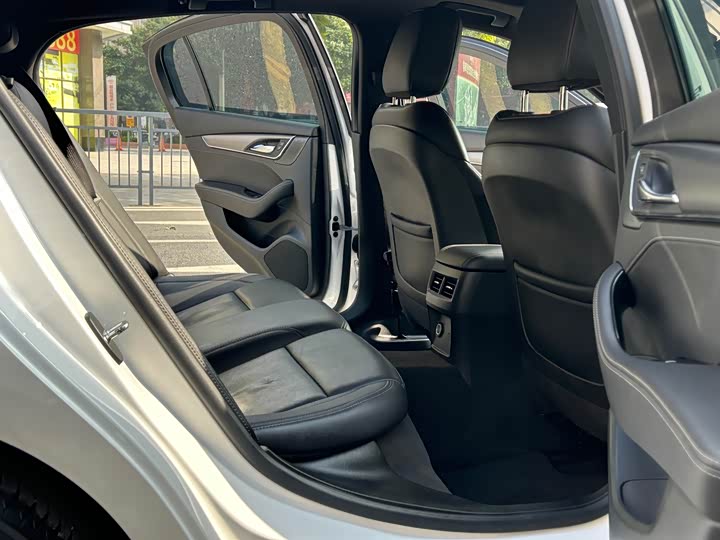 Фото 8 - Cadillac CT5