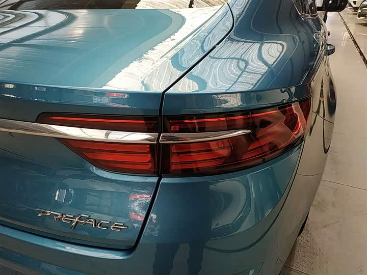 Фото 8 - Geely Preface