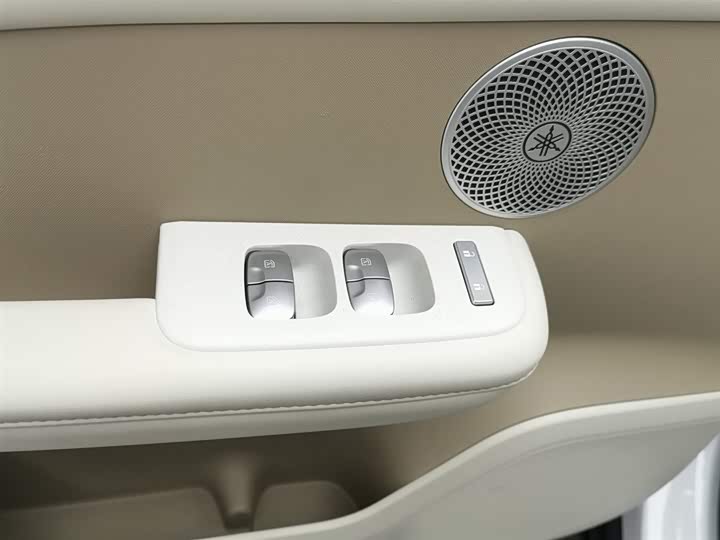 Фото 9 - Toyota bZ3X