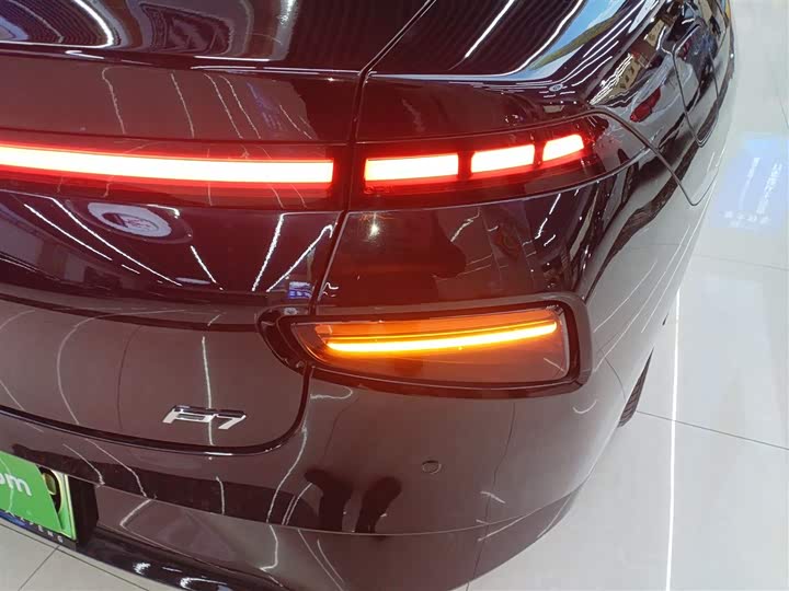 Фото 8 - XPeng P7