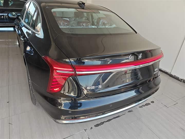 Фото 6 - Hongqi H5