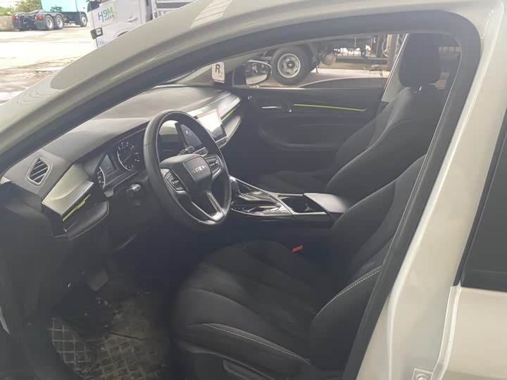 Фото 5 - Roewe i5