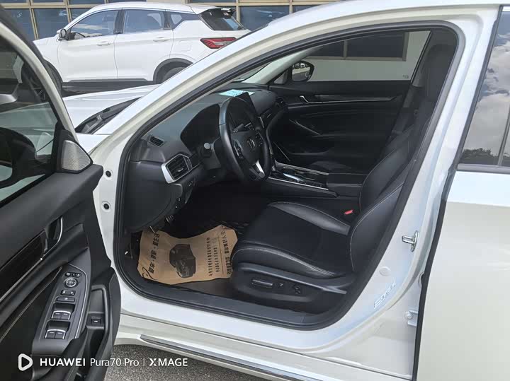 Фото 4 - Honda Accord