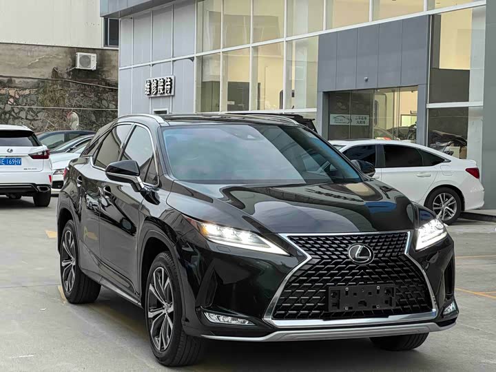 Фото 1 - Lexus RX