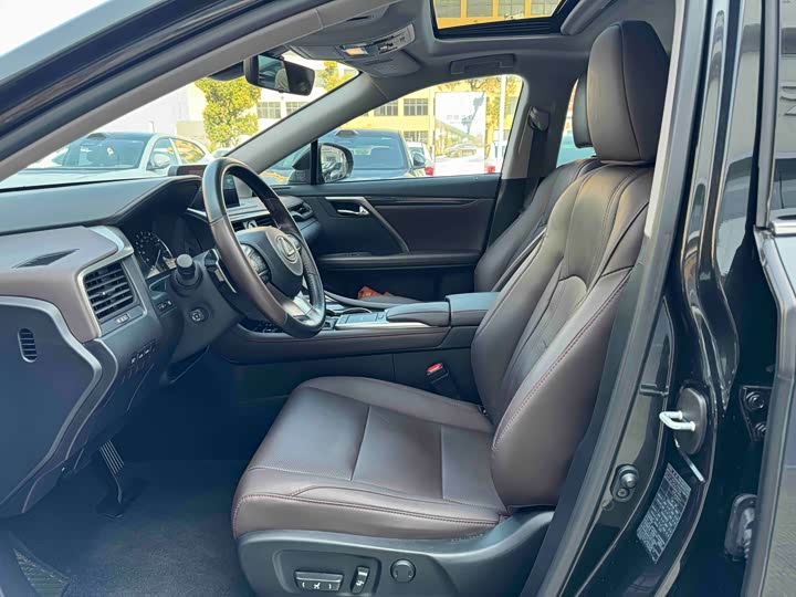 Фото 4 - Lexus RX