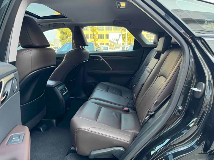 Фото 5 - Lexus RX