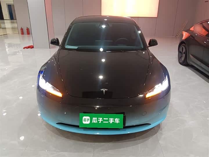 Фото 3 - Tesla Model 3