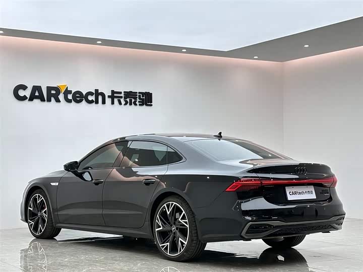Фото 3 - Audi A7L