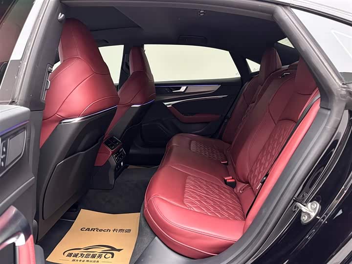 Фото 9 - Audi A7L