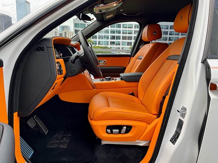 Фото 8 - Rolls-Royce Cullinan