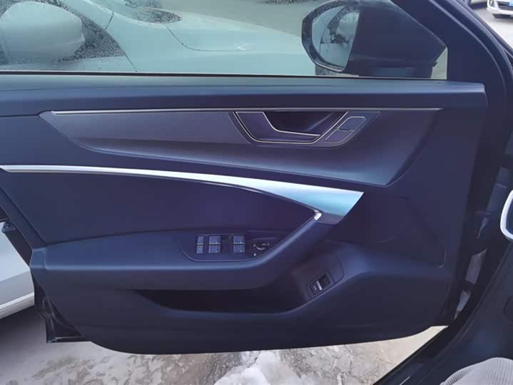 Фото 7 - Audi A6L