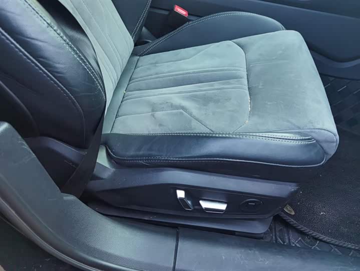 Фото 8 - Audi A6L