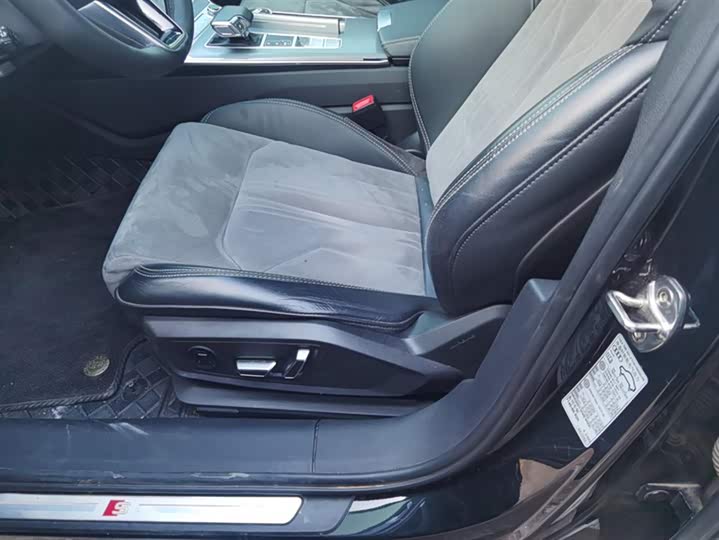 Фото 9 - Audi A6L