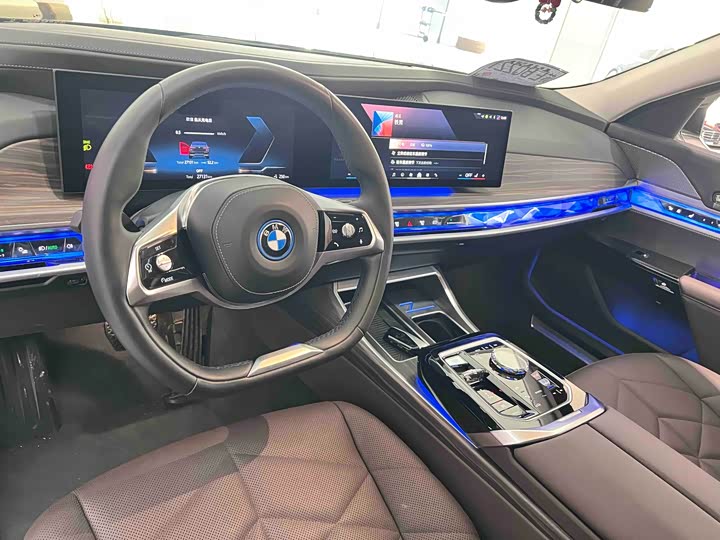Фото 5 - BMW i7