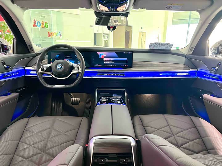 Фото 8 - BMW i7
