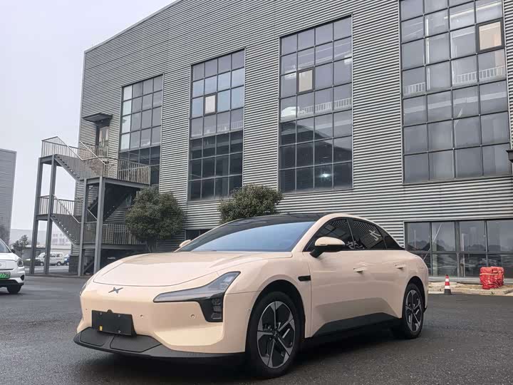 Фото 1 - XPeng Mona M03