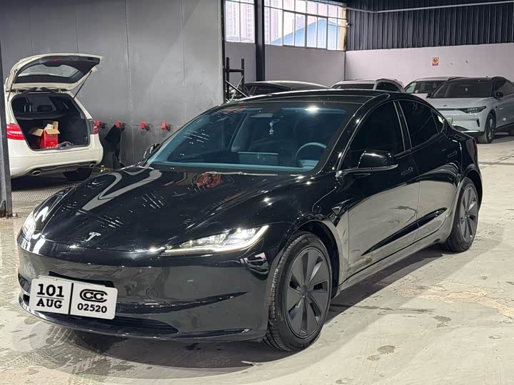 Фото 1 - Tesla Model 3