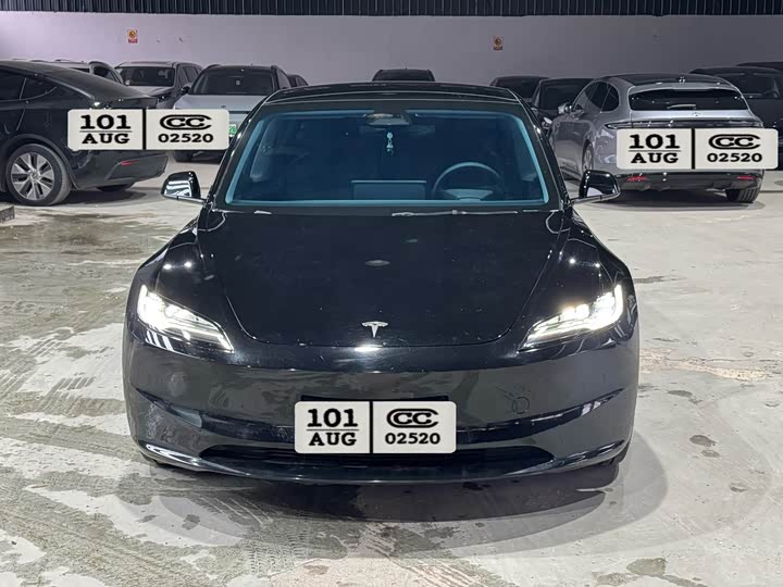 Фото 2 - Tesla Model 3