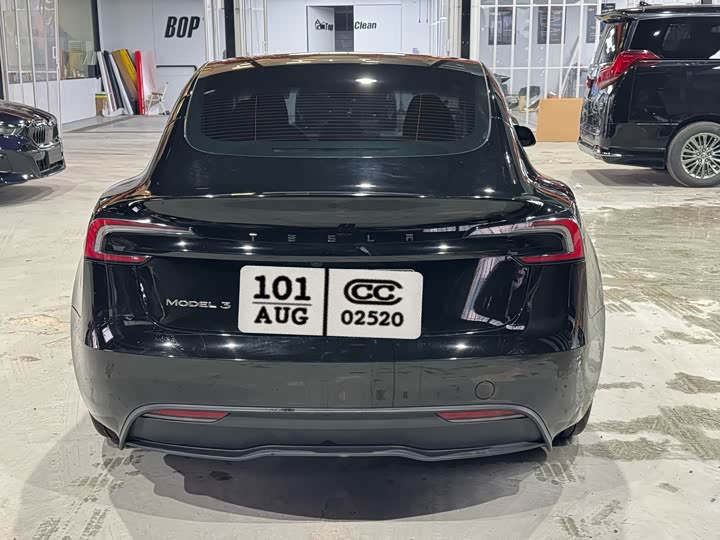 Фото 4 - Tesla Model 3