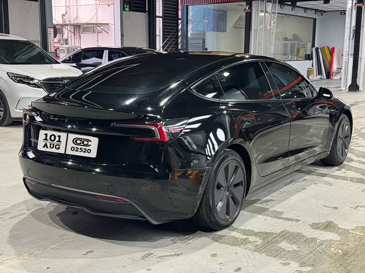 Фото 5 - Tesla Model 3