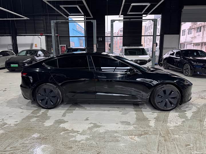Фото 6 - Tesla Model 3