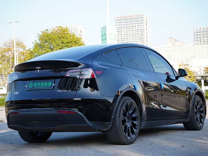 Фото 8 - Tesla Model Y
