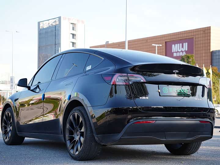 Фото 9 - Tesla Model Y