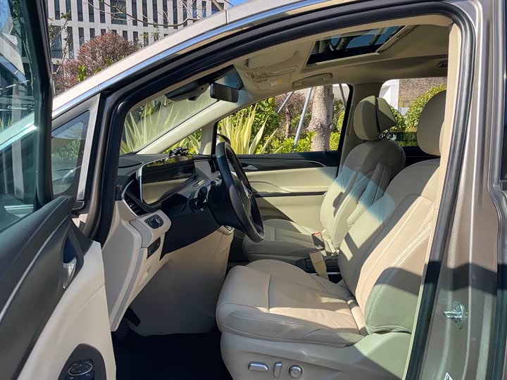 Фото 9 - Buick GL8 ES