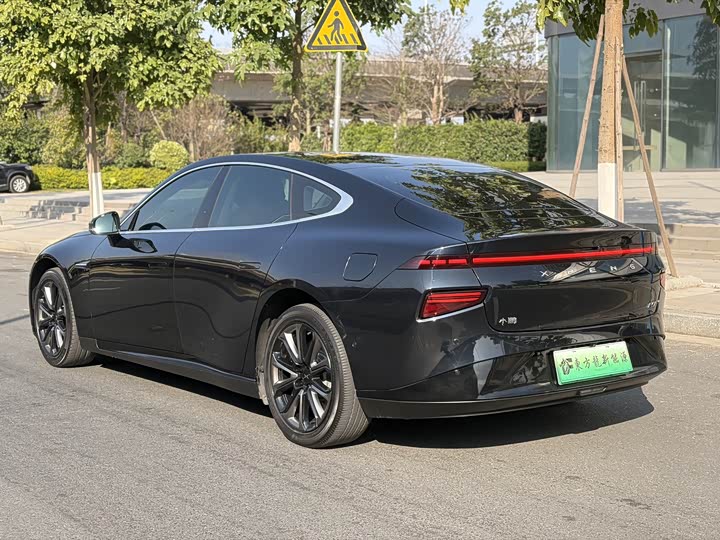 Фото 9 - XPeng P7