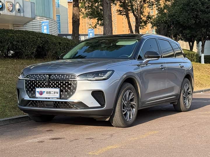 Фото 1 - Lincoln Corsair