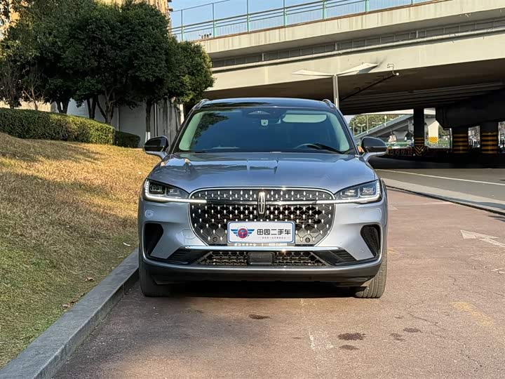 Фото 2 - Lincoln Corsair