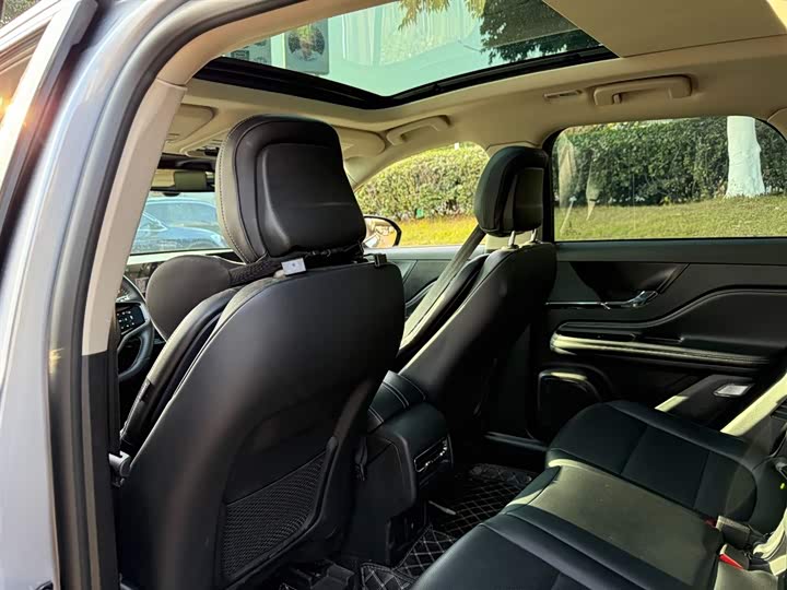 Фото 9 - Lincoln Corsair