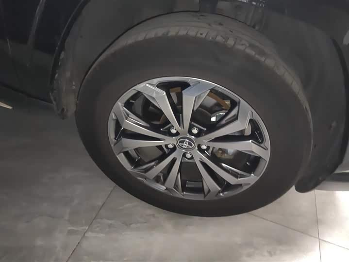 Фото 6 - Toyota RAV4