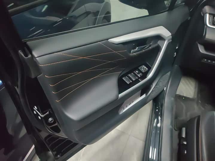 Фото 7 - Toyota RAV4