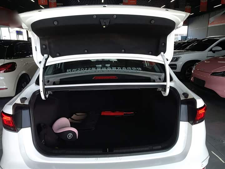 Фото 9 - Geely Emgrand