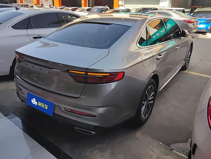 Фото 3 - Geely Preface