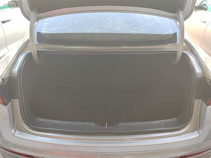 Фото 4 - Geely Preface