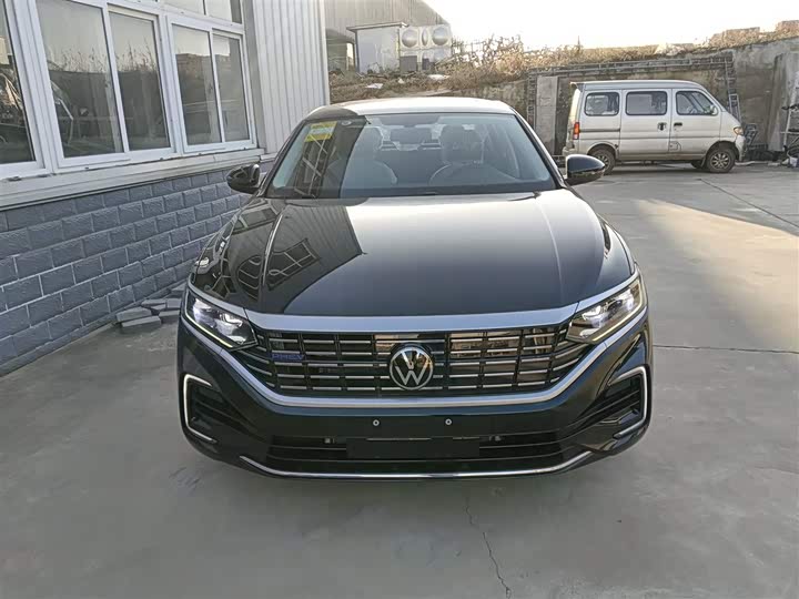 Фото 3 - Volkswagen Passat Hybrid