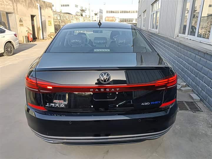 Фото 6 - Volkswagen Passat Hybrid