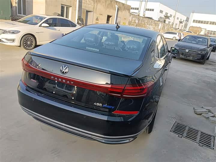 Фото 7 - Volkswagen Passat Hybrid