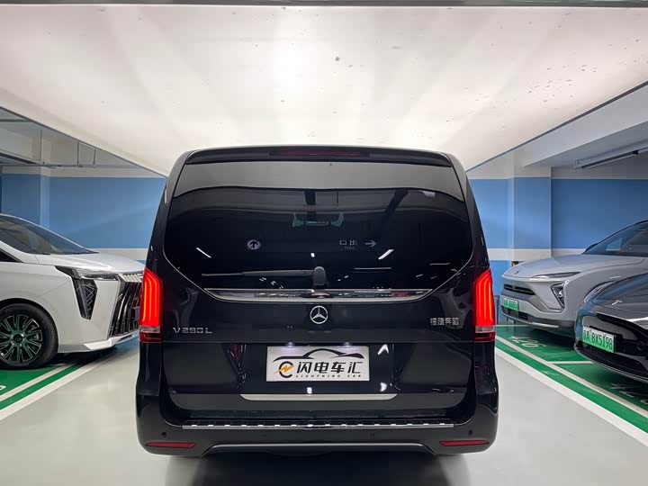 Фото 7 - Mercedes-Benz V-Class