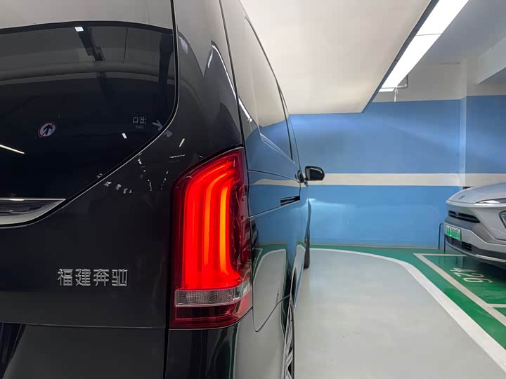 Фото 9 - Mercedes-Benz V-Class