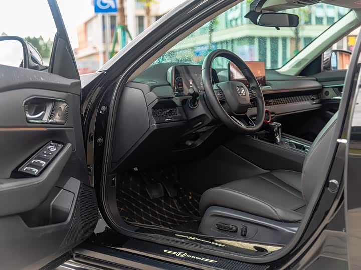 Фото 8 - Honda Accord